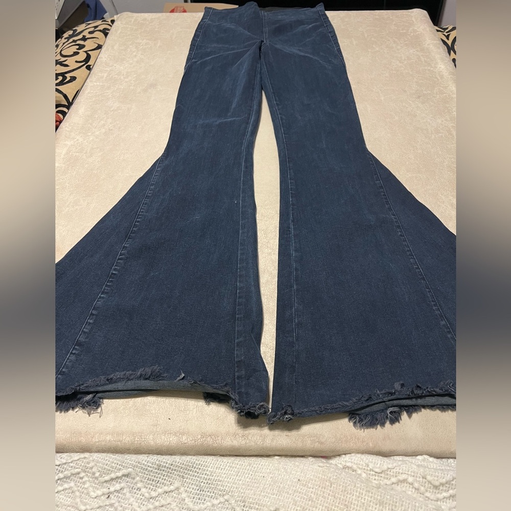 #8411. Mumu Blue Women's Pull-On Flare Dark Wash Jeans. Size M